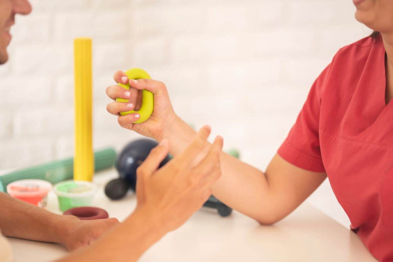 Ergotherapie für Senioren – Aktiv bleiben im Alter durch gezielte Übungen