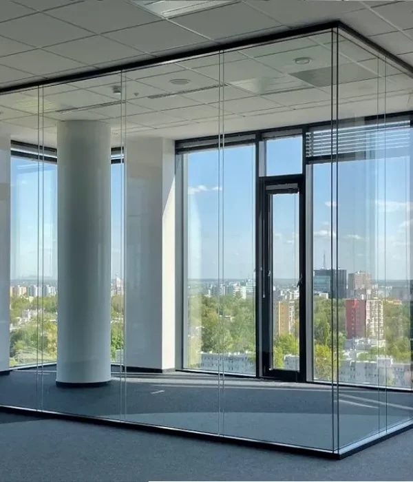 Raumtrennung mit Stil: Studio 30 Glastrennwände für eine moderne und exklusive Atmosphäre in Ihren Geschäftsräumen