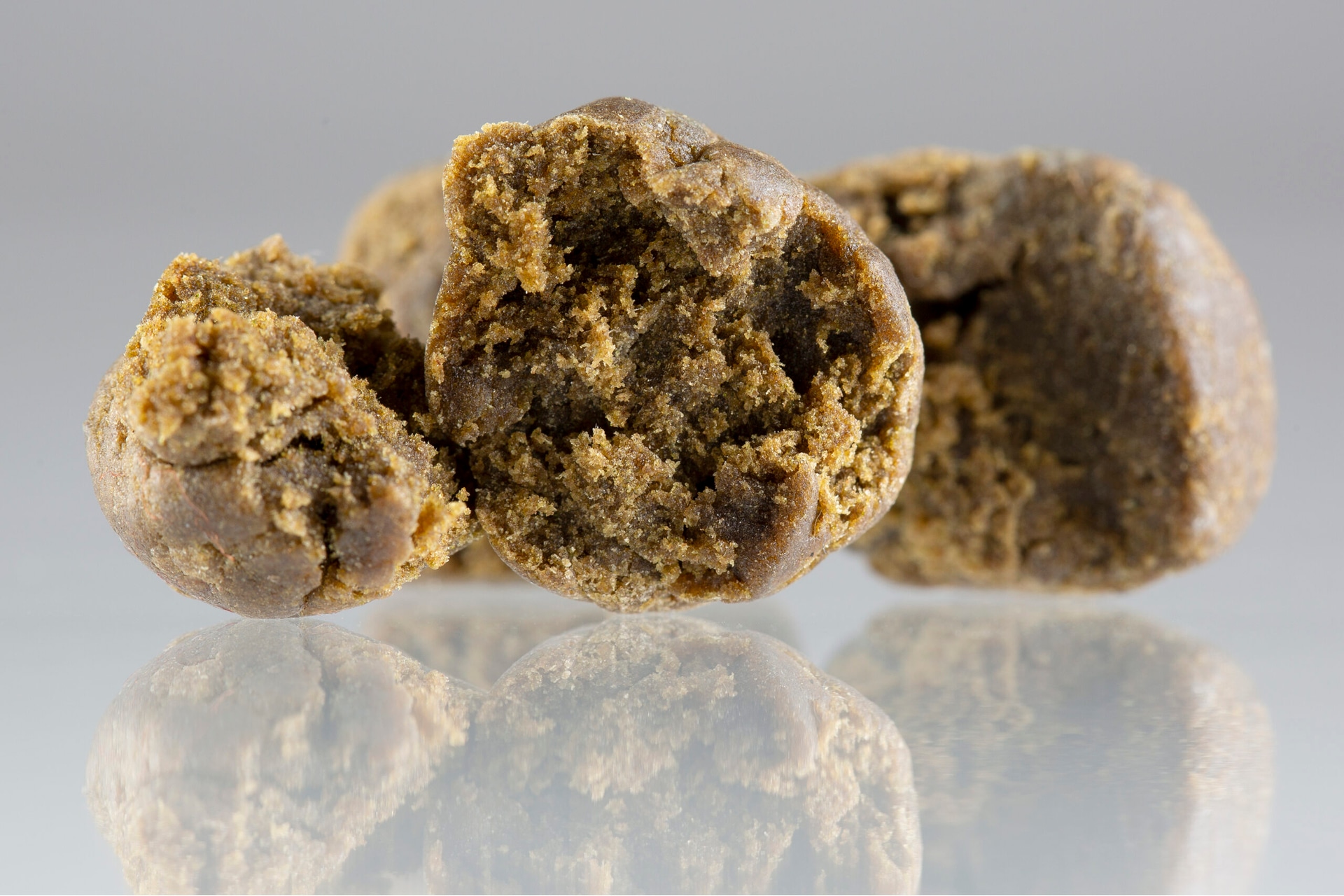 Erleben Sie das Beste: Ketama Hash mit 20% THCA – Unser Hochwertiges Produkt Direkt aus Deutschland