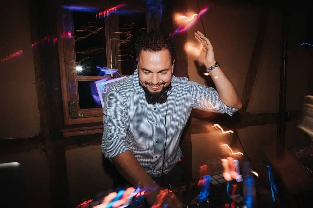 Mixing Memories: Das Vermächtnis des Hochzeits-DJs