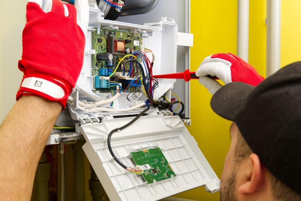 Rechtliche Anforderungen zur Prüfung ortsveränderlicher elektrischer Betriebsmittel in Betrieben