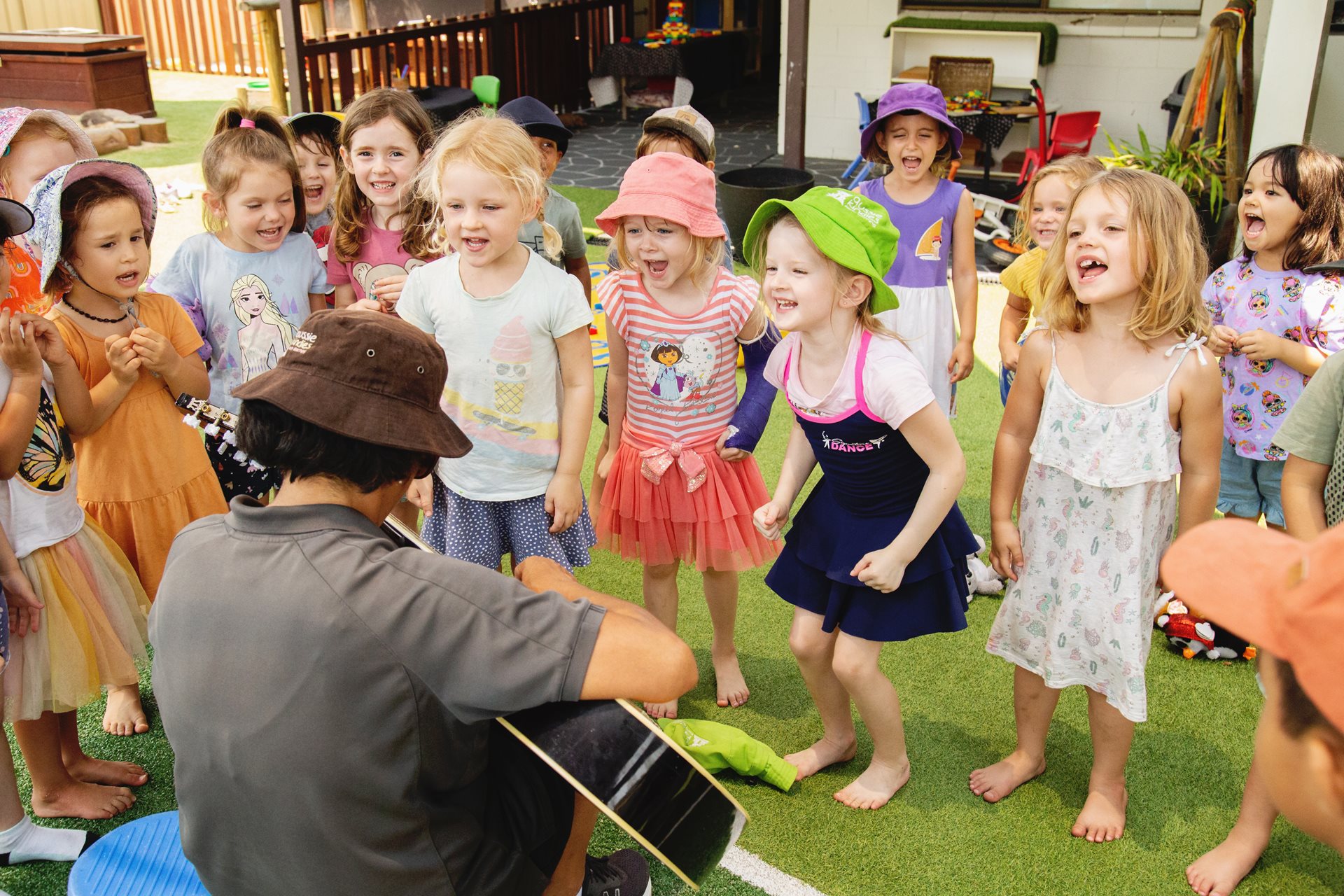 Aktive Spielideen fuer jedes Wetter mit Bewegungsspiele mit Kindern