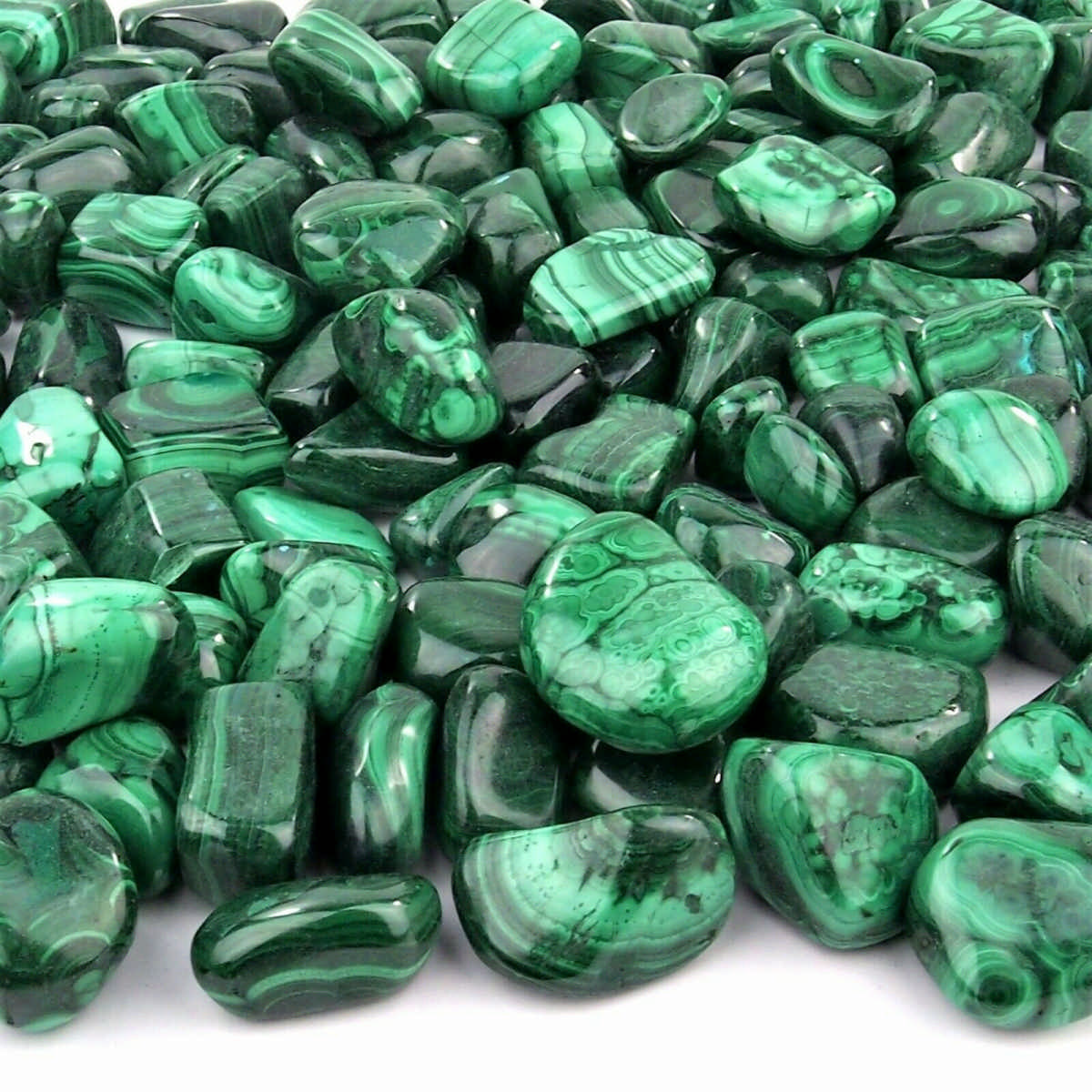 Schutz und Stärke dank malachit im CrystalScents Shop