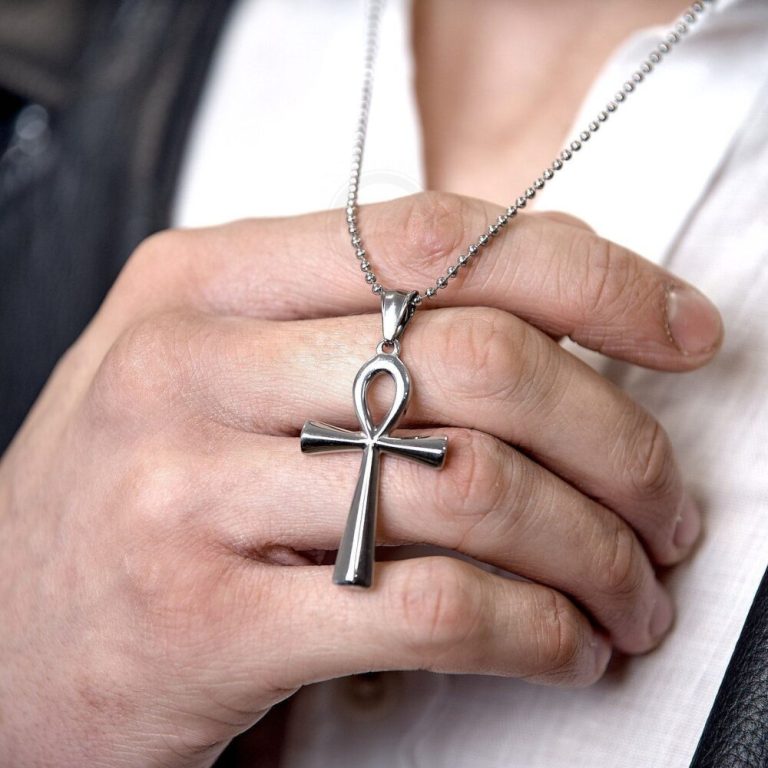 Mit Czarina Kreuzketten Ihren Glauben an sich selbst und das Leben bestärken