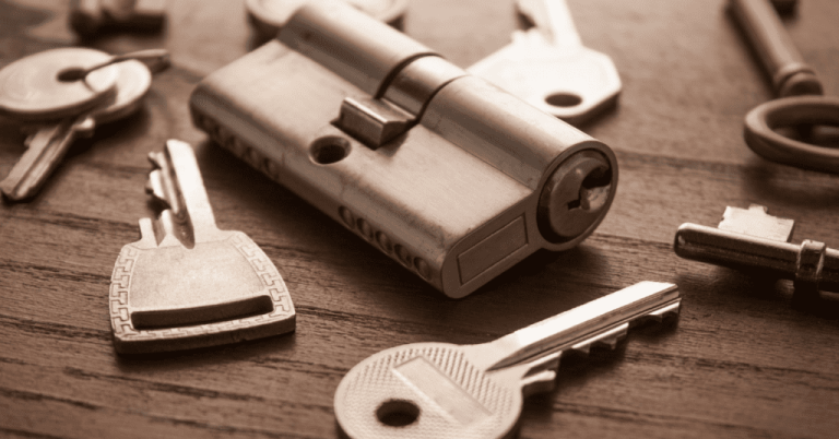 24/7 Schlüsseldienst: Nie wieder draußen stehen bleiben