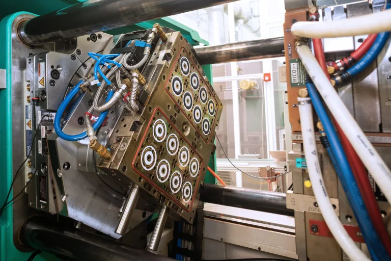 Warum maxnext? Spritzgussteile ohne lange Wartezeiten