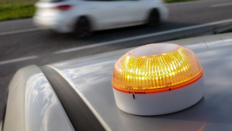 Safeglow Warnleuchte V16: Kompakt, stark und DGT-zertifiziert