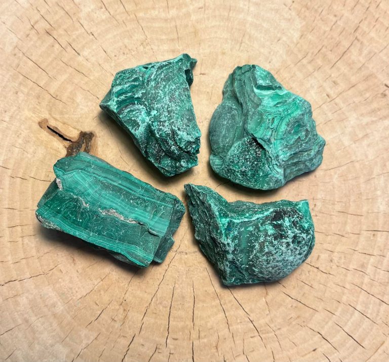 Schutz und Stärke dank malachit im CrystalScents Shop